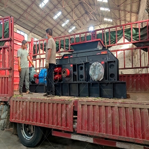 二次購買大型液壓對輥破碎機發貨 發往廣東