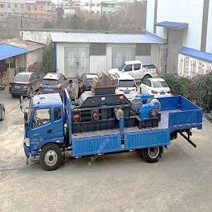 單臺大型對輥破碎機發貨 發往內蒙古