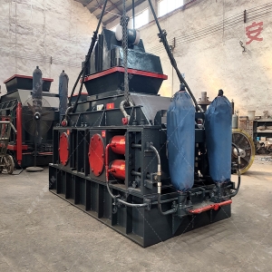 中型1000x700半自動液壓對輥破碎機發貨 破碎石料