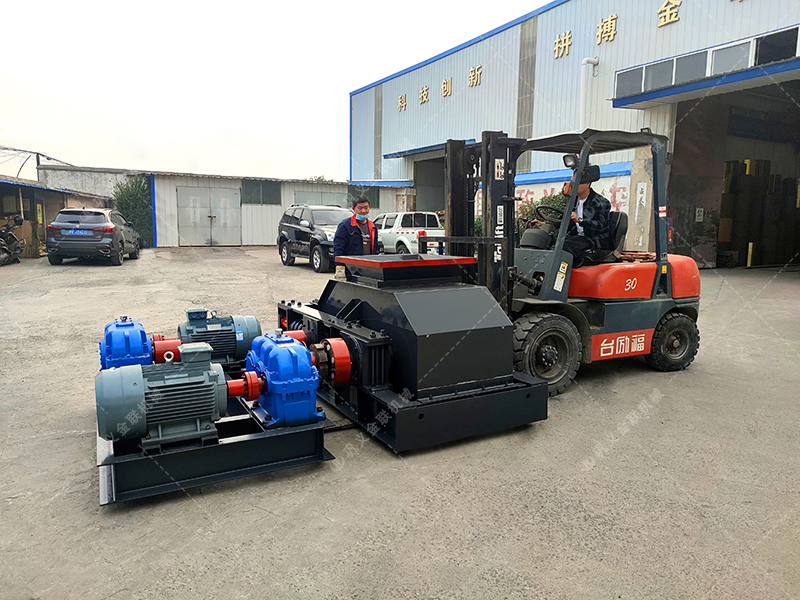 中型直連式對輥破碎機發貨 破碎石英砂