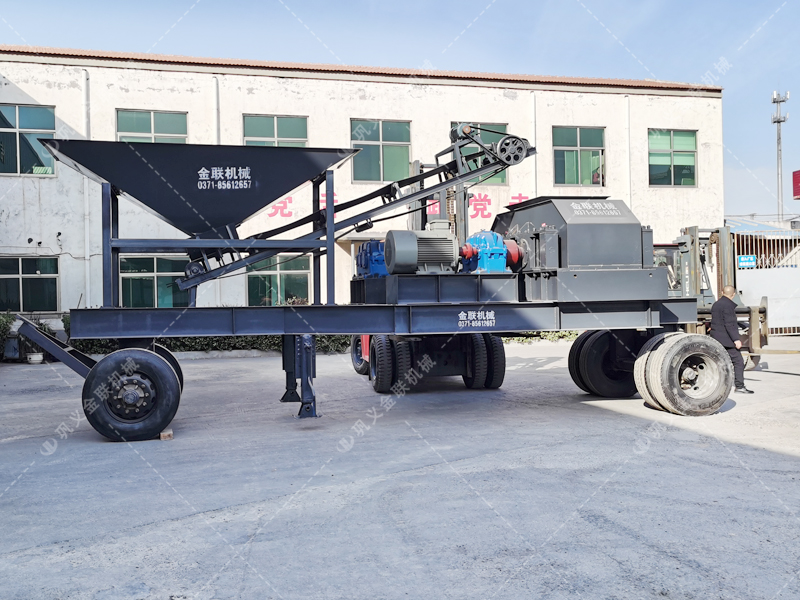 大型移動式對輥破碎機(jī)設(shè)備發(fā)往浙江