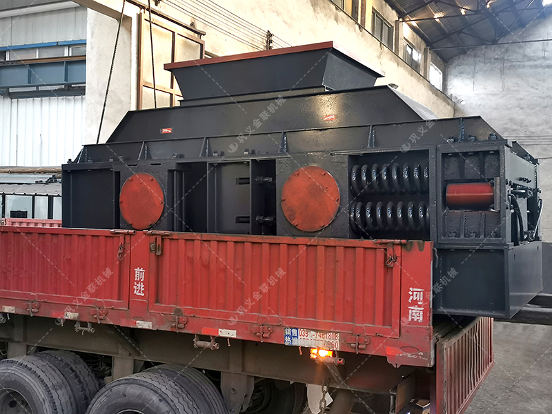 大型2PG1510半自動液壓對輥破碎制砂機發貨圖片