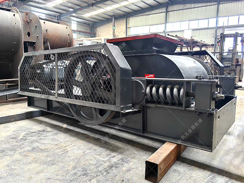 400X400小型狼牙破碎機發往廣西百色