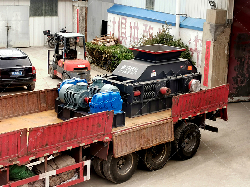 花崗巖制成沙子用對輥制沙機還是沖擊制砂機，哪個好用？