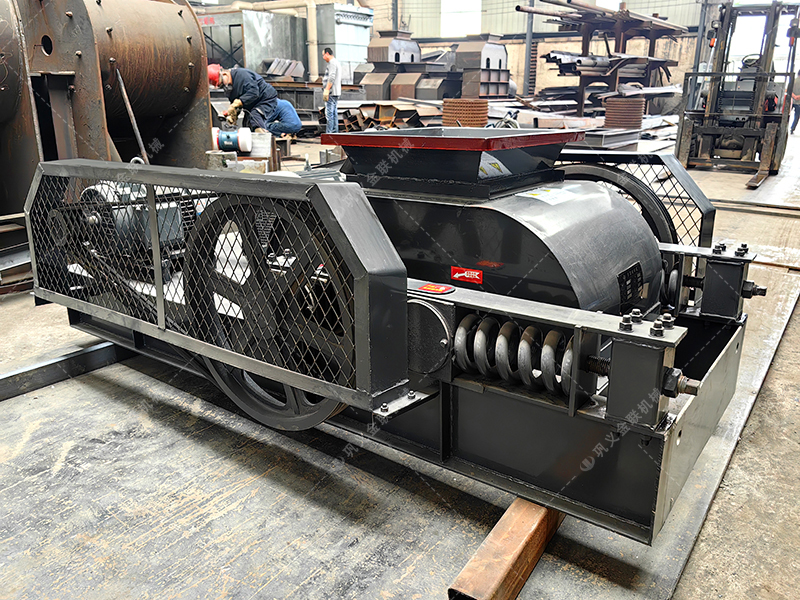 雙齒輥破碎機(jī)的齒輥設(shè)計(jì)有何特別之處,為何能提升破碎效率? 雙齒輥破碎機(jī)的齒輥設(shè)計(jì)有何特別之處,為何能提升破碎效率?