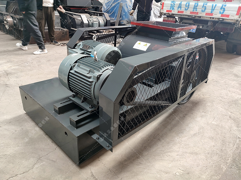 狼牙齒輥破碎機(jī)如何實(shí)現(xiàn)焦炭'大塊進(jìn)，勻粒出'的理想轉(zhuǎn)化？